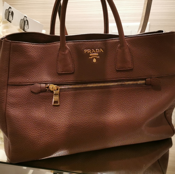 100% authentic Prada Camel Tote - Picture 3 of 3